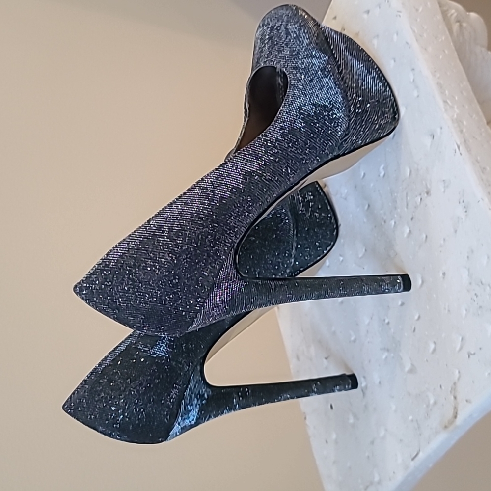 Bakers Nikka Pewter Platform Pumps Size 6 - Picture 2 of 4